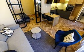 E13 - Elegant Apartment